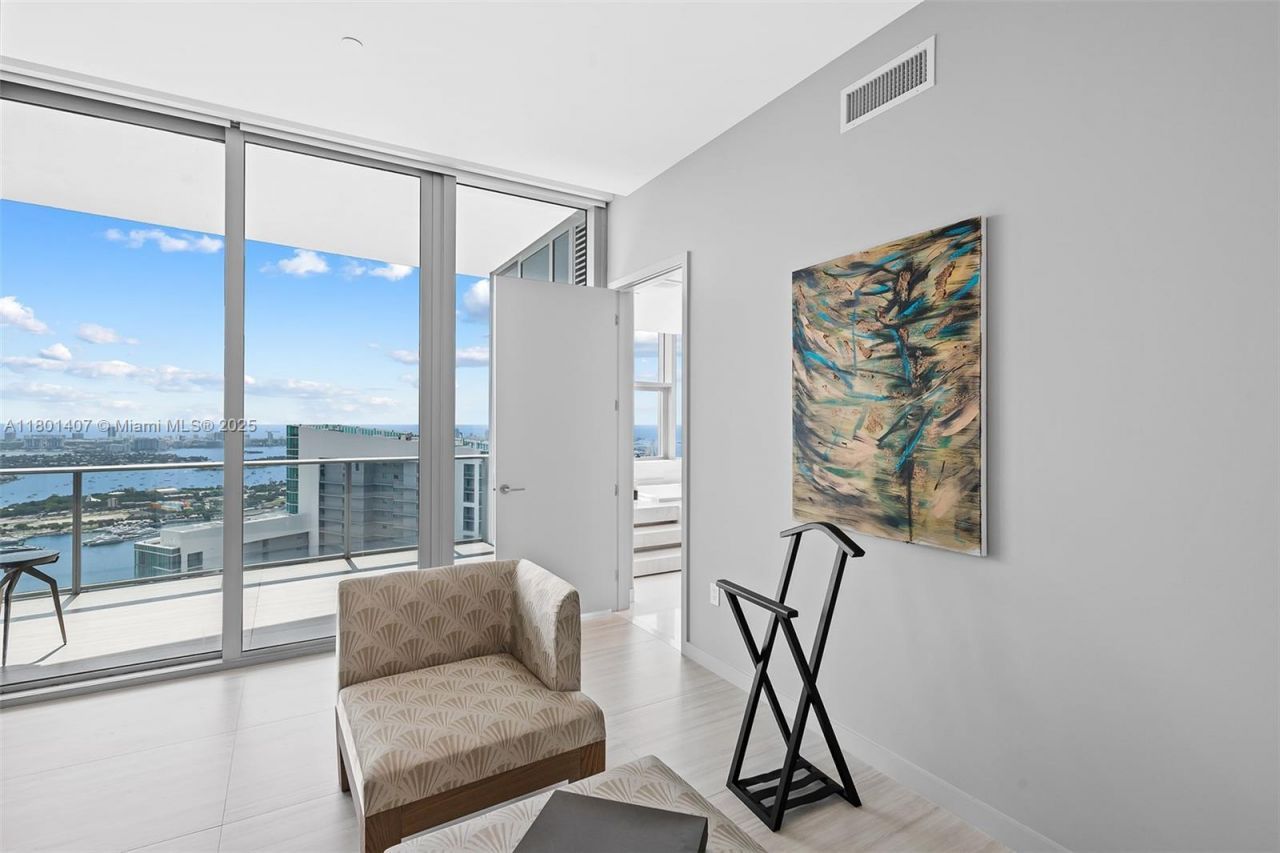 851 NE 1st Ave, Unit PH 5401, Miami, FL 33132 Photo