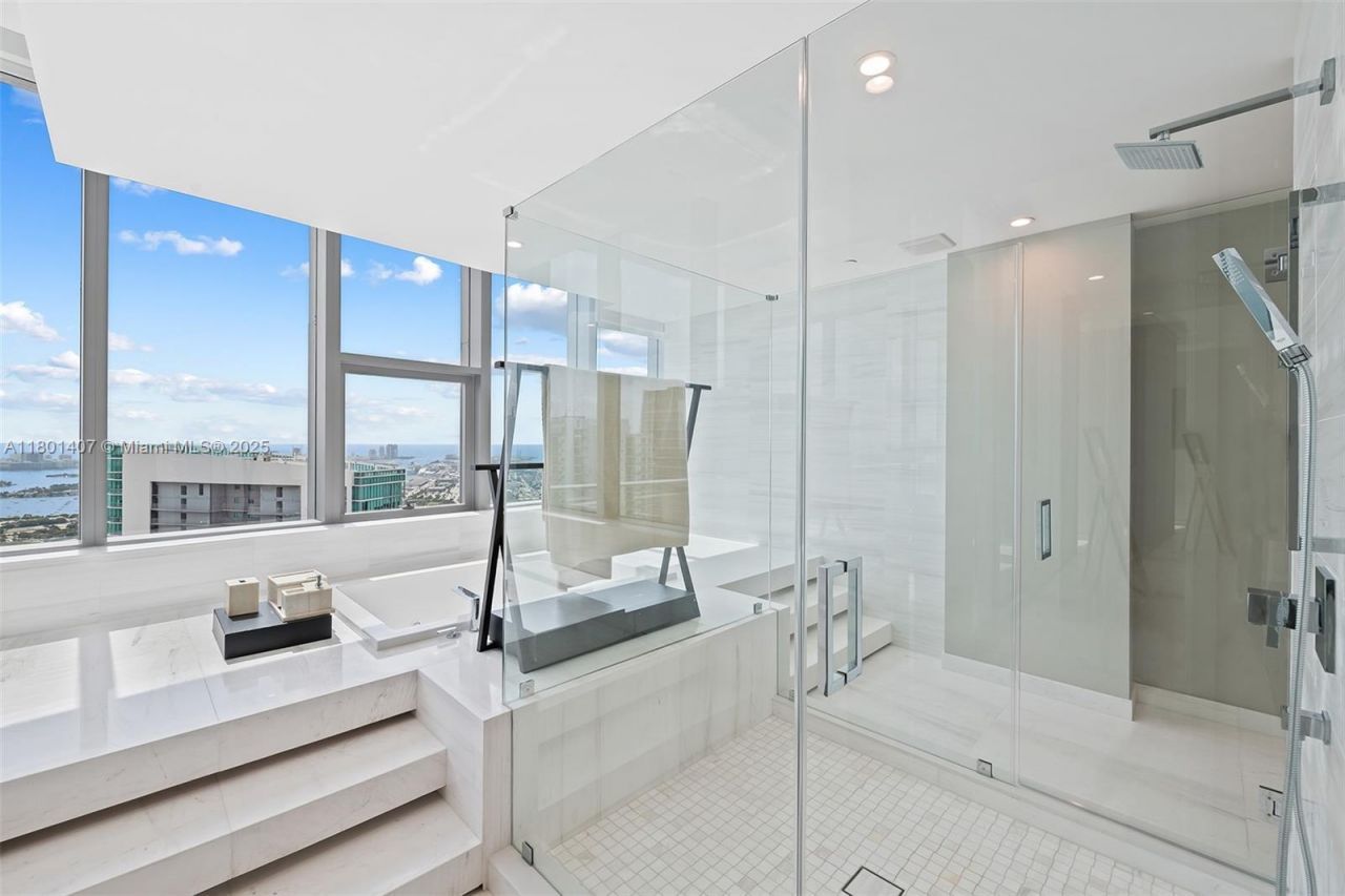 851 NE 1st Ave, Unit PH 5401, Miami, FL 33132 Photo