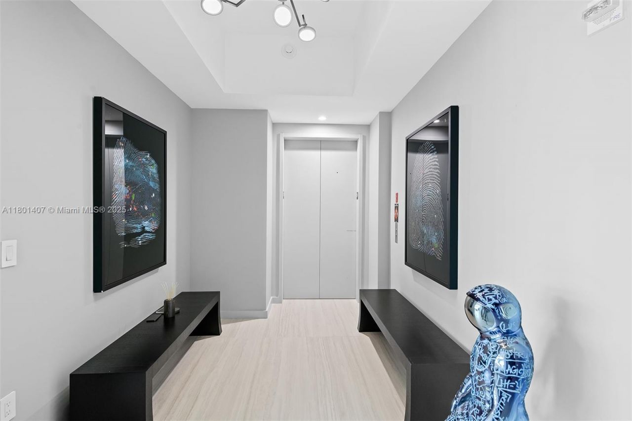 851 NE 1st Ave, Unit PH 5401, Miami, FL 33132 Photo