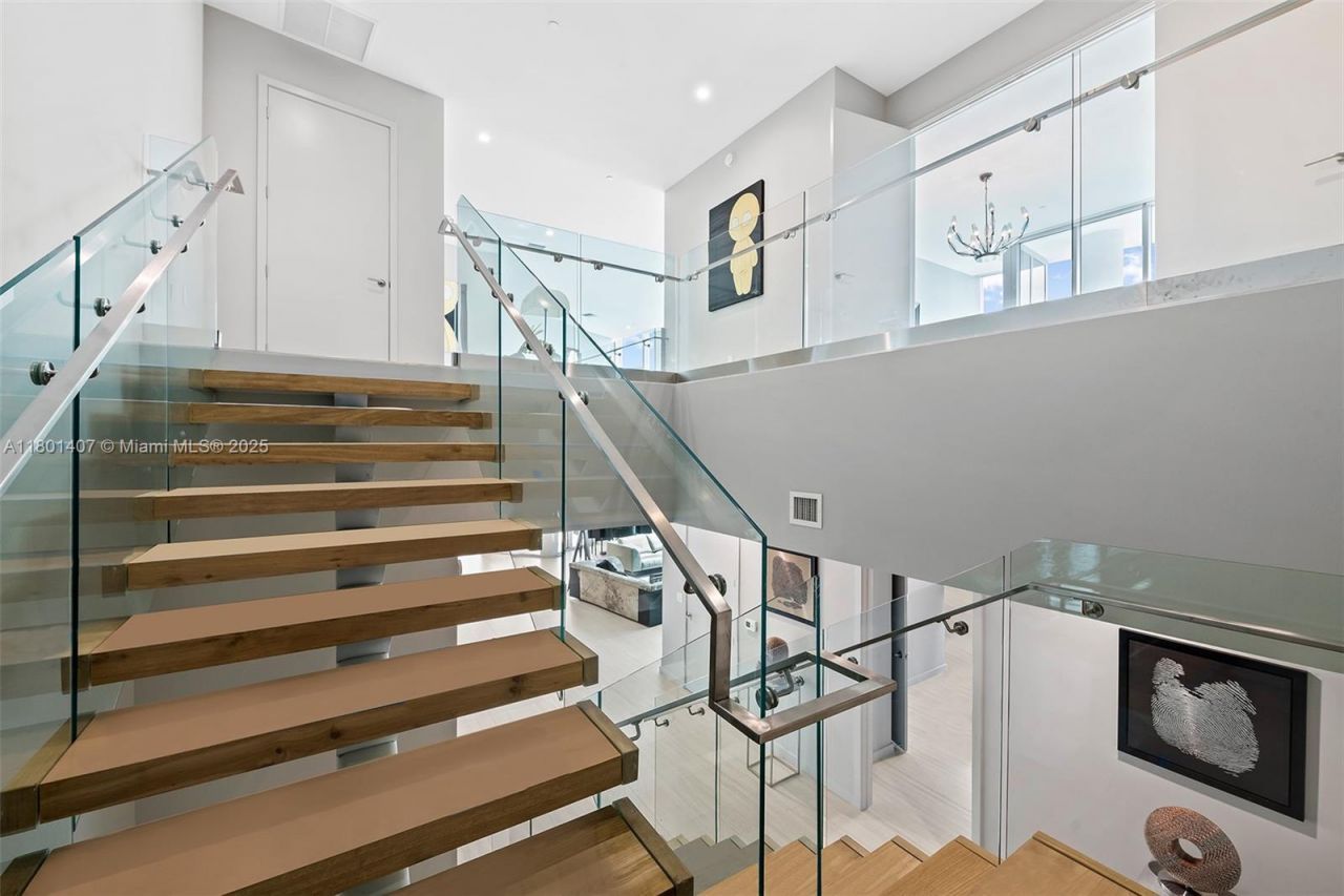 851 NE 1st Ave, Unit PH 5401, Miami, FL 33132 Photo