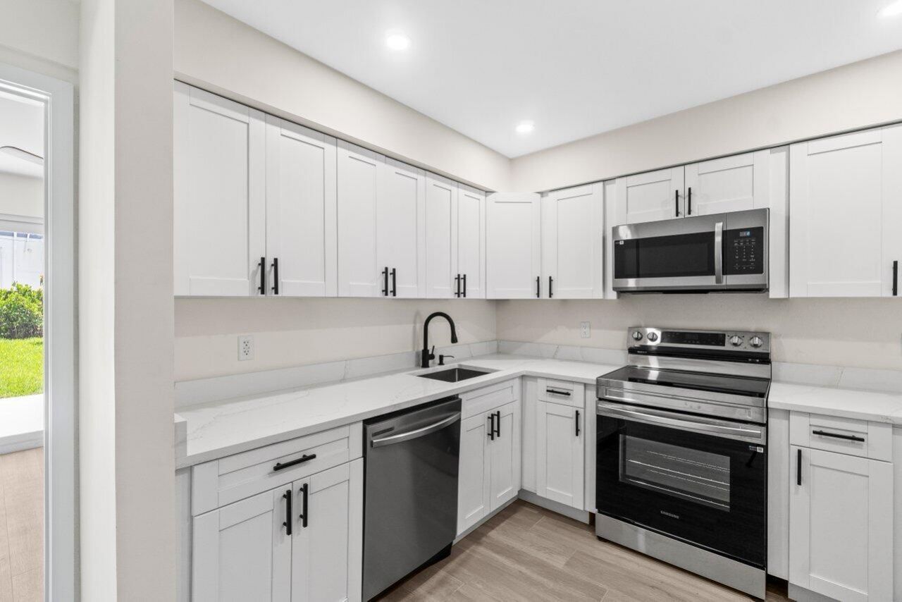 4498 NW 2nd Avenue, Boca Raton, FL 33431 Photo