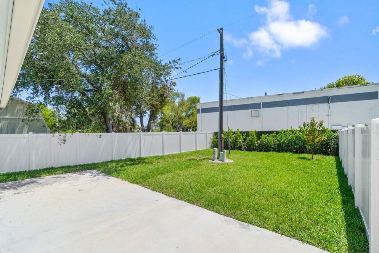 4498 NW 2nd Avenue, Boca Raton, FL 33431 Photo