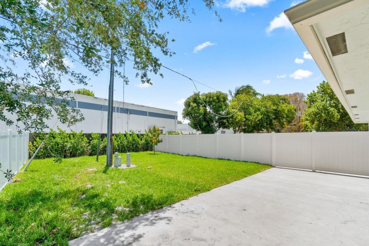 4498 NW 2nd Avenue, Boca Raton, FL 33431 Photo