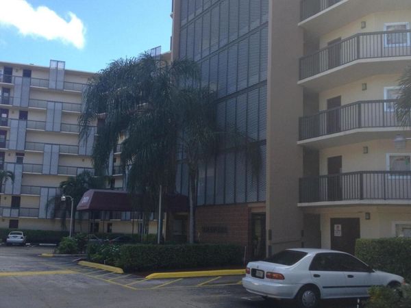 3101 N Country Club Drive, Unit 510, Aventura, FL 33180