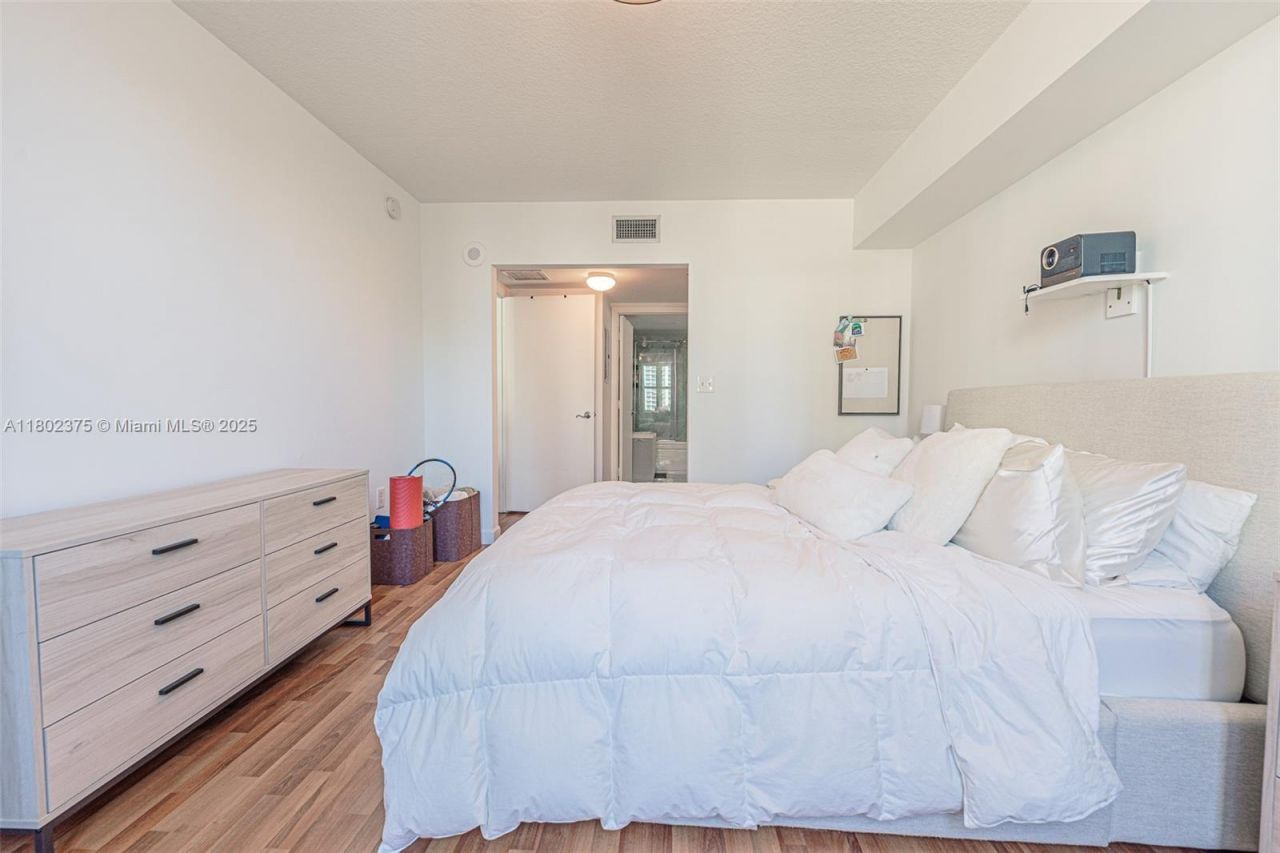 31 SE 5 St, Unit 1603, Miami, FL 33131 Photo