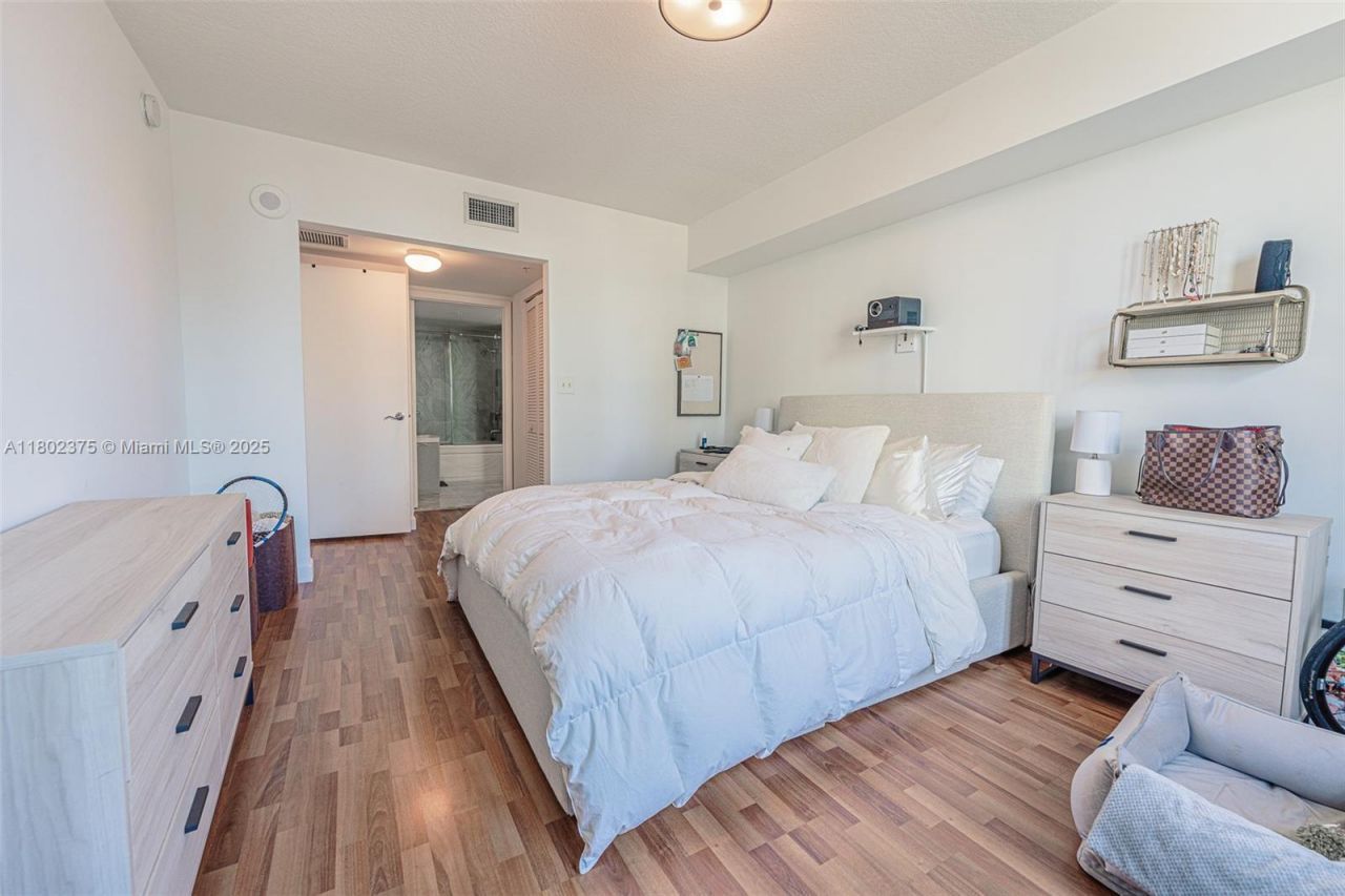 31 SE 5 St, Unit 1603, Miami, FL 33131 Photo