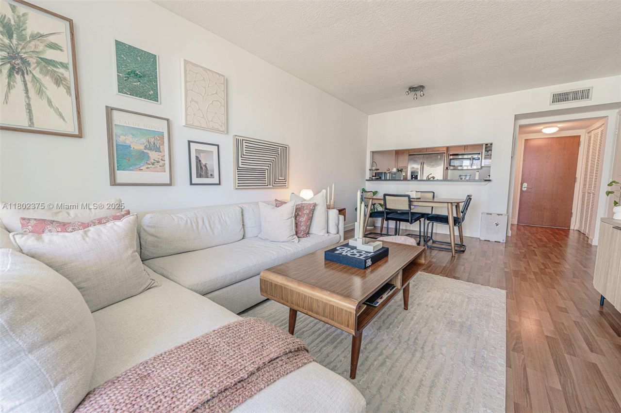 31 SE 5 St, Unit 1603, Miami, FL 33131 Photo