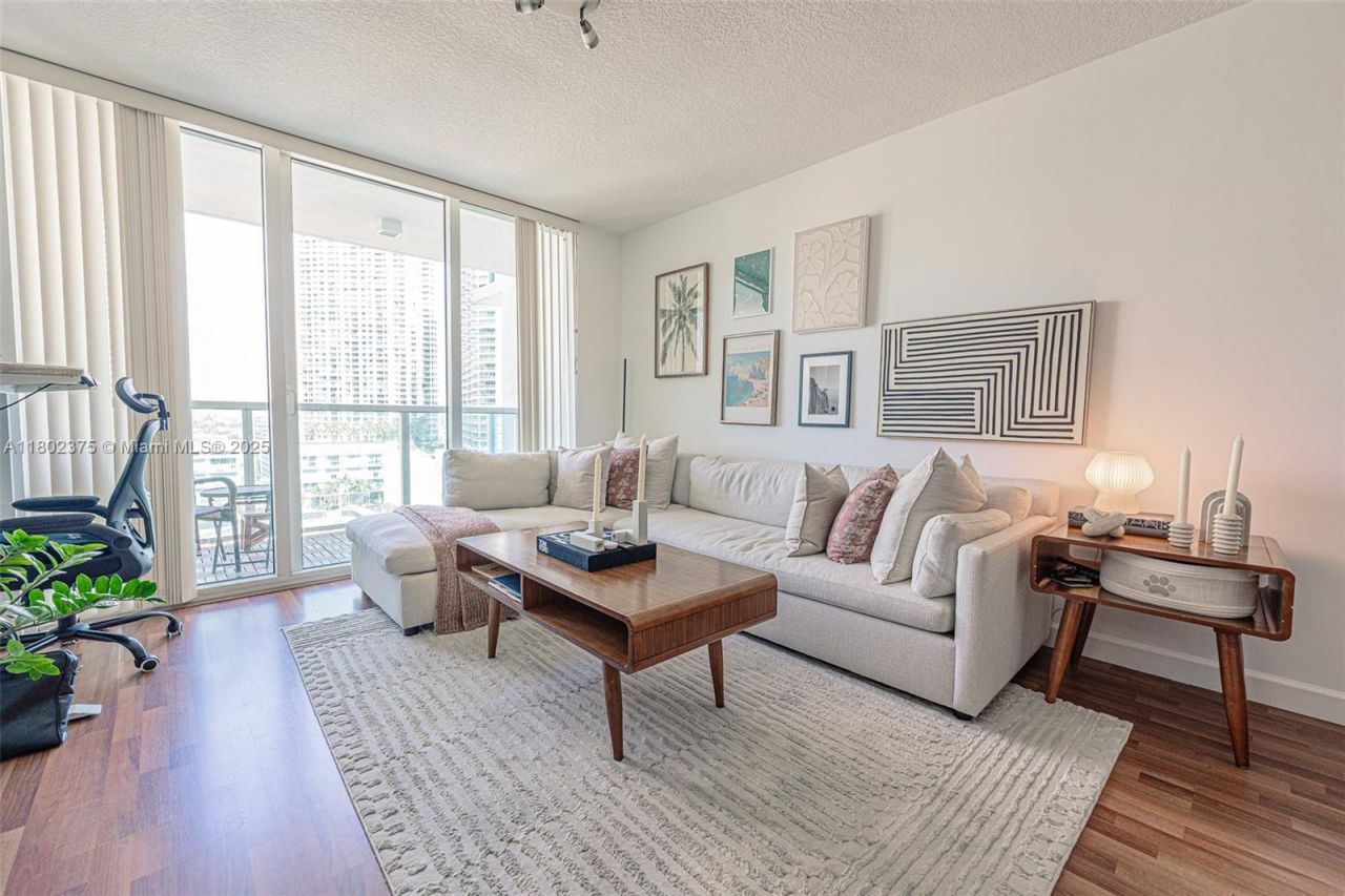 31 SE 5 St, Unit 1603, Miami, FL 33131 Photo