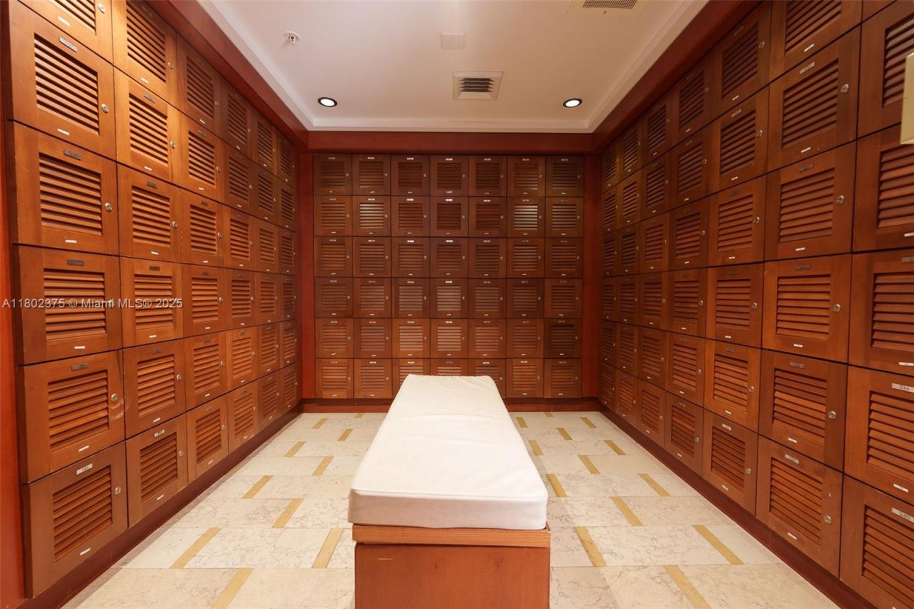 31 SE 5 St, Unit 1603, Miami, FL 33131 Photo