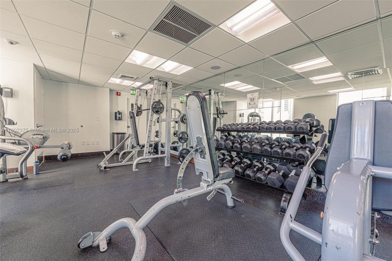 31 SE 5 St, Unit 1603, Miami, FL 33131 Photo