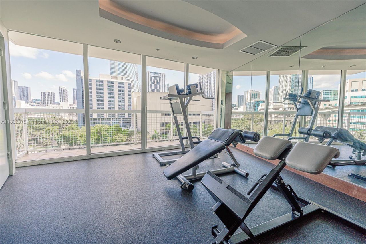 31 SE 5 St, Unit 1603, Miami, FL 33131 Photo