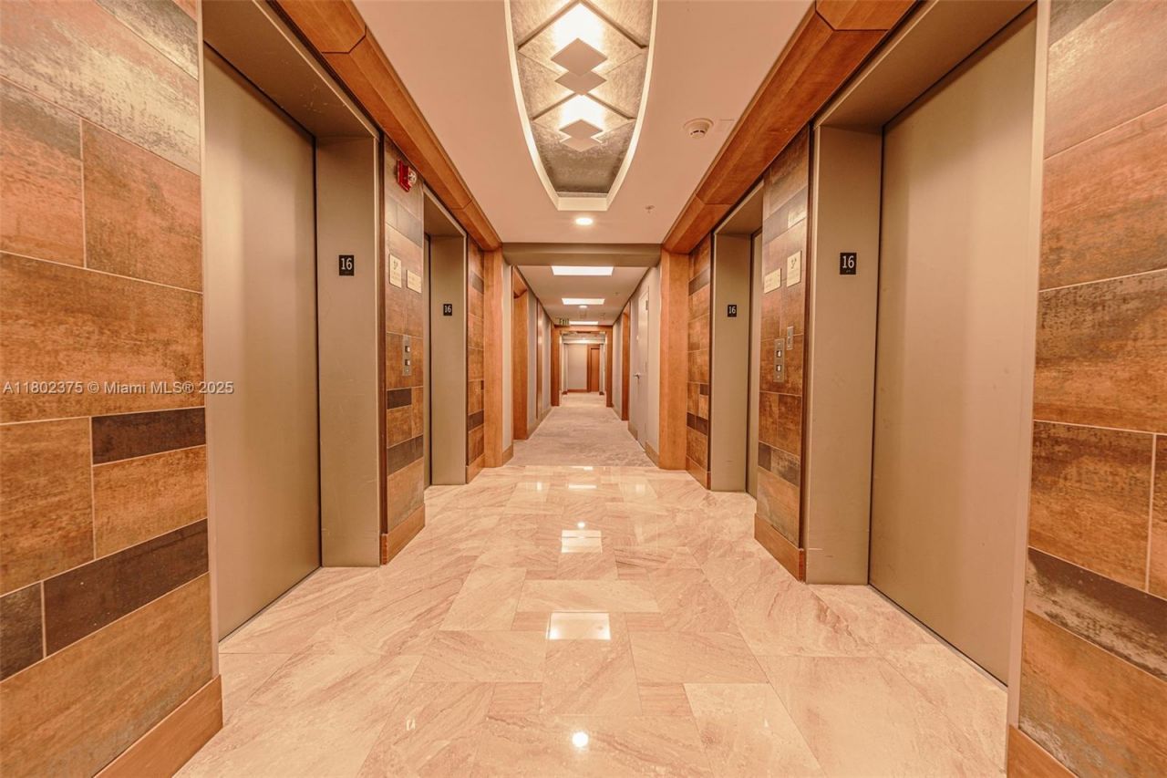 31 SE 5 St, Unit 1603, Miami, FL 33131 Photo