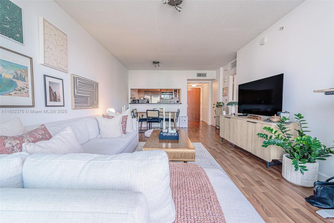 31 SE 5 St, Unit 1603, Miami, FL 33131 Photo