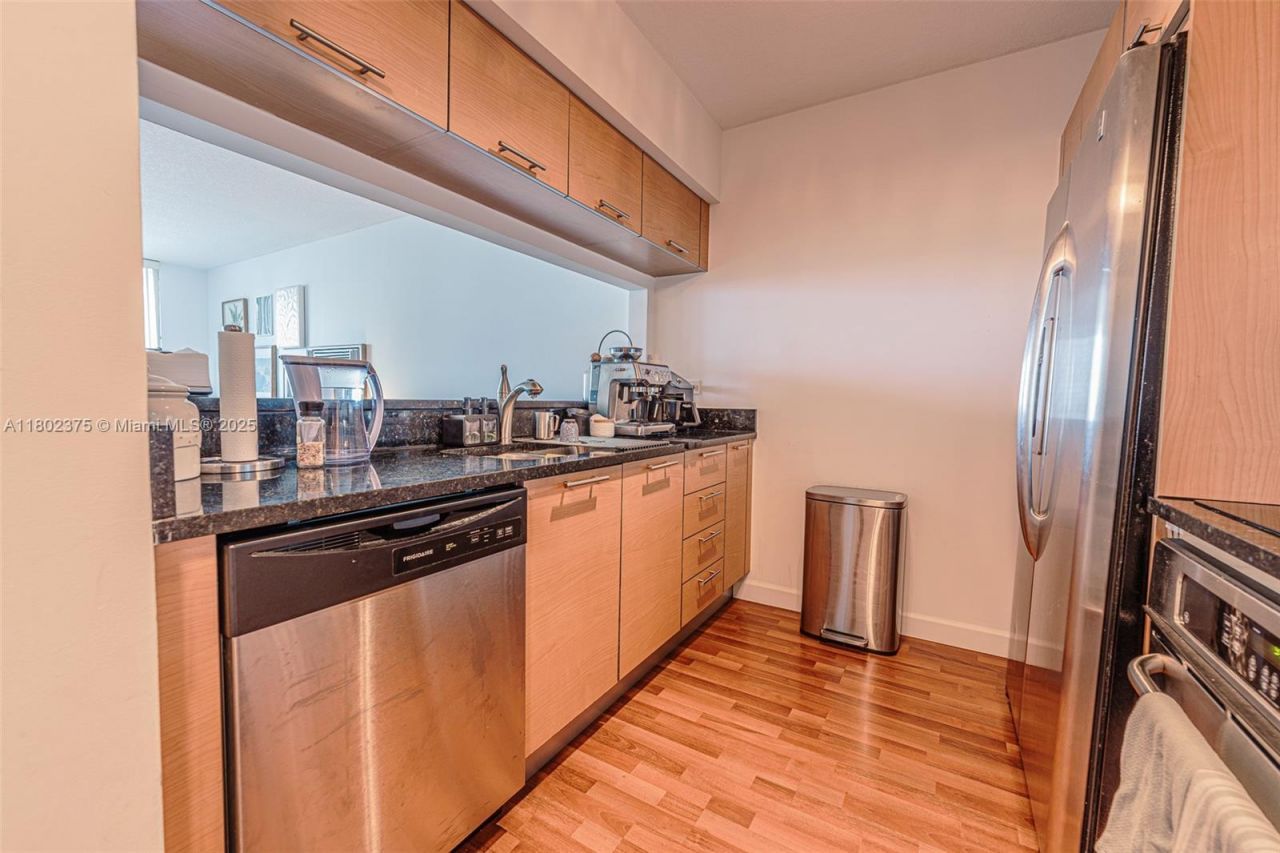 31 SE 5 St, Unit 1603, Miami, FL 33131 Photo