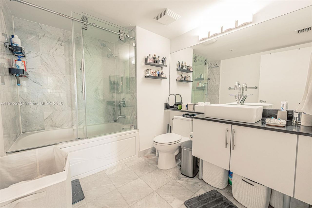 31 SE 5 St, Unit 1603, Miami, FL 33131 Photo