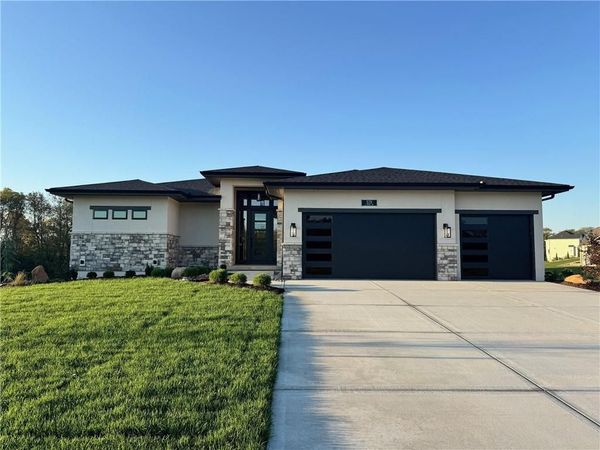 579 South Shore Drive, Lake Winnebago, MO 64034