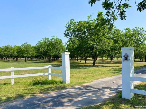 6 Collins Hill Rd, Lytle, TX 78052