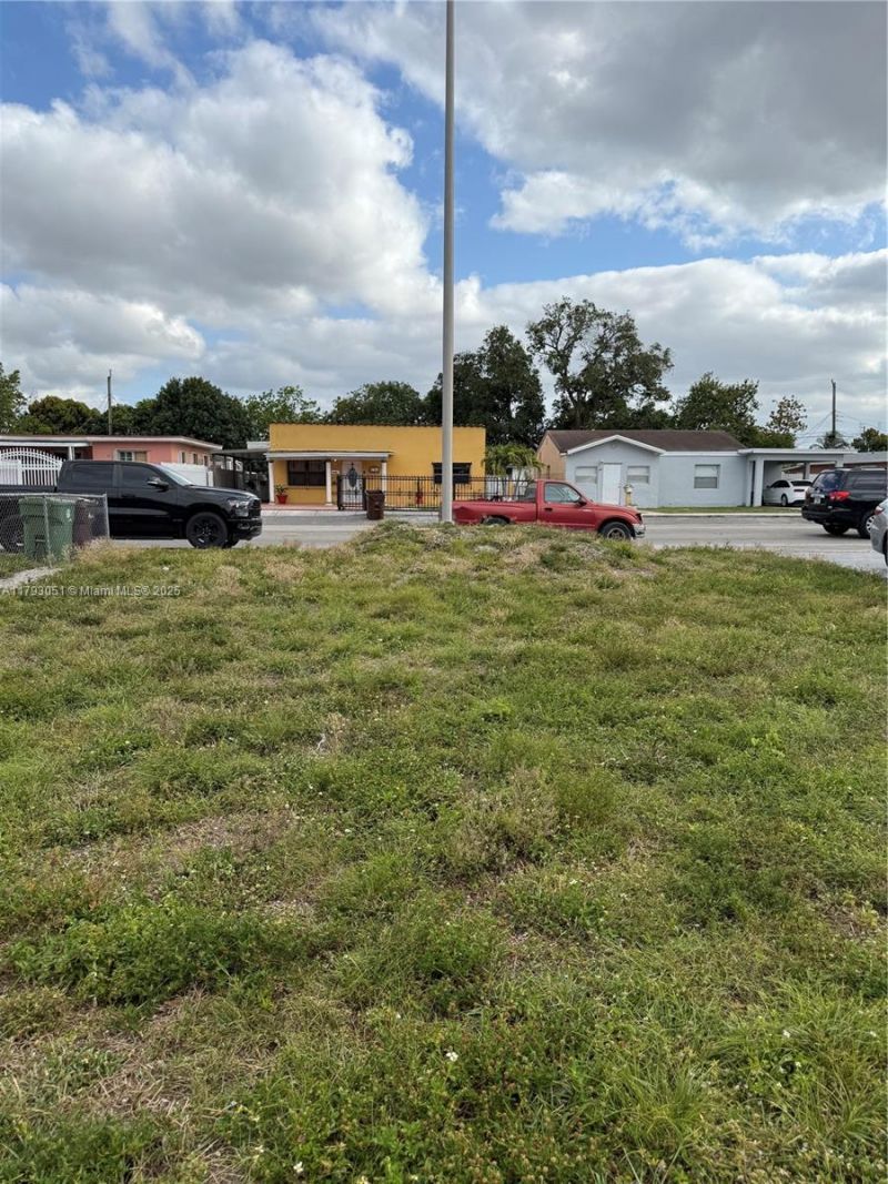 137 W 32 St, Hialeah, FL 33012 Photo