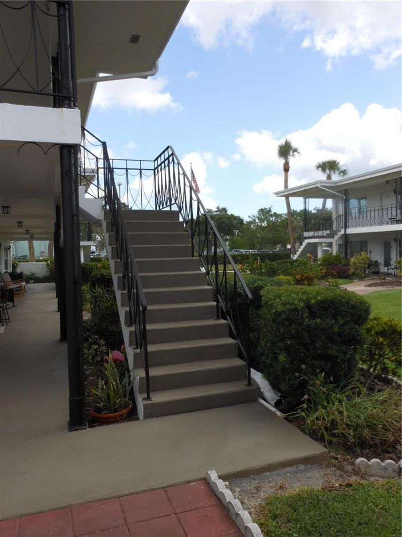 138 36th Avenue N, Unit 206W, Saint Petersburg, FL 33704 Photo