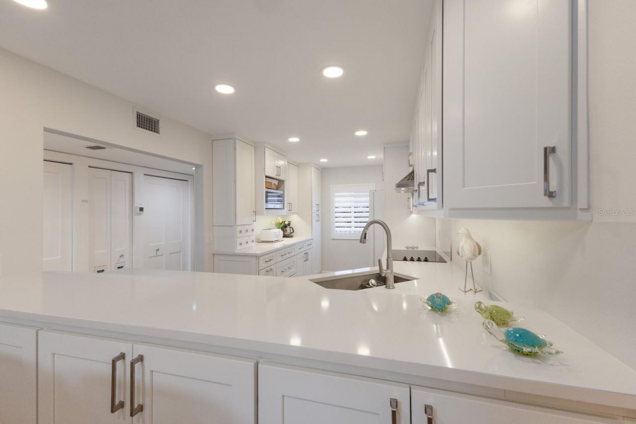 7000 Gulf Drive, Unit 205, Holmes Beach, FL 34217 Photo