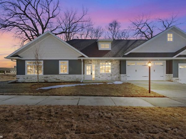 313 27th PL S, Clear Lake, IA 50428