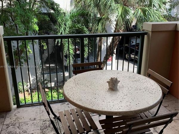 2951 S Bayshore Dr, Unit 417, Miami, FL 33133