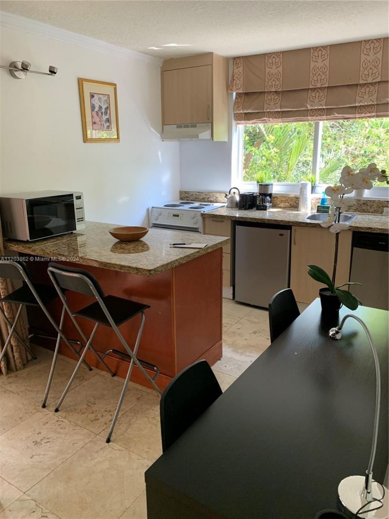 2951 S Bayshore Dr, Unit 417, Miami, FL 33133 Photo