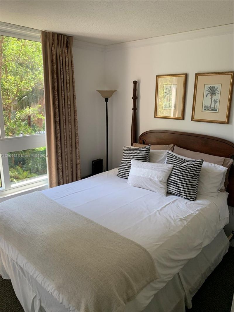 2951 S Bayshore Dr, Unit 417, Miami, FL 33133 Photo