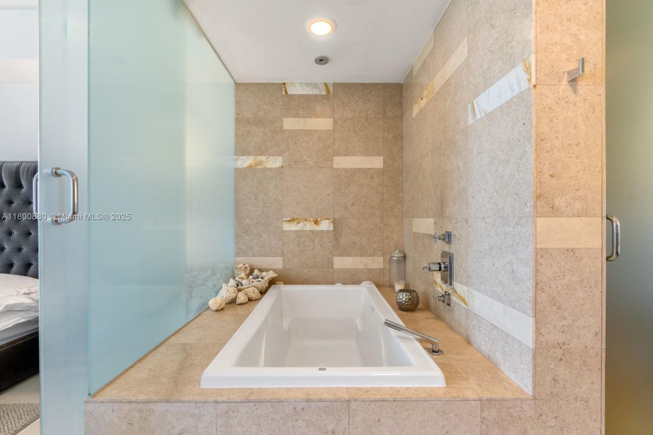 3737 Collins Ave, Unit S-503, Miami Beach, FL 33140 Photo