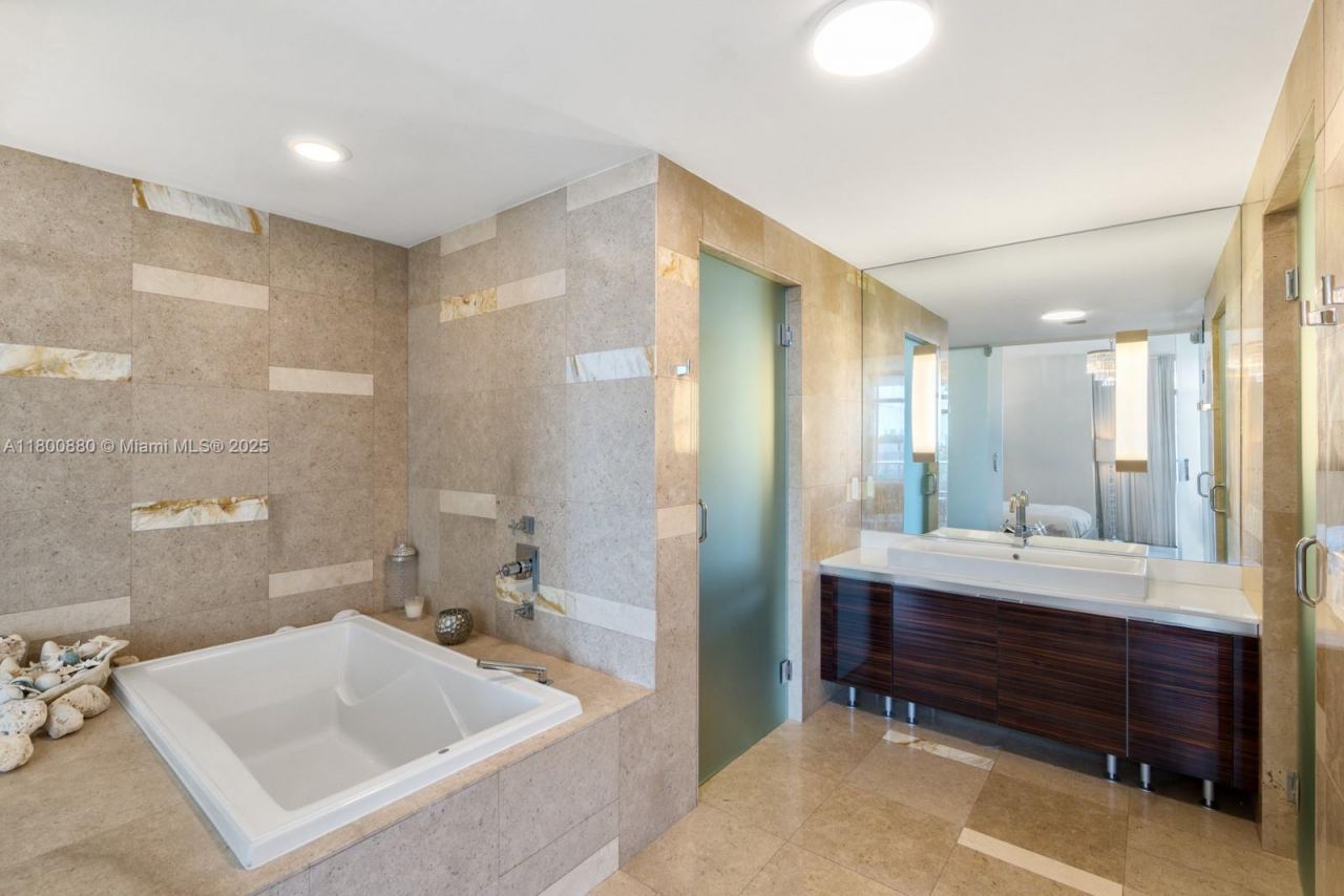 3737 Collins Ave, Unit S-503, Miami Beach, FL 33140 Photo