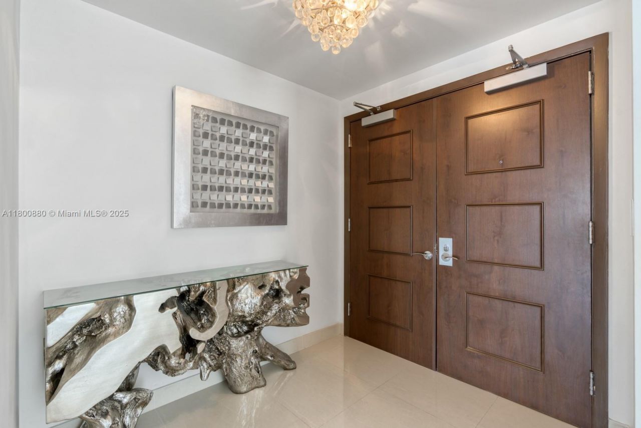 3737 Collins Ave, Unit S-503, Miami Beach, FL 33140 Photo