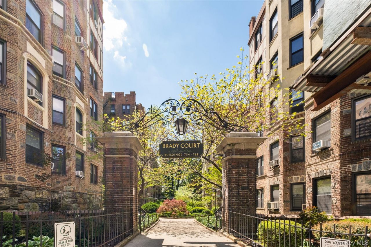 760 Brady Avenue Avenue, Unit 417, Bronx, NY 10462 Main Photo