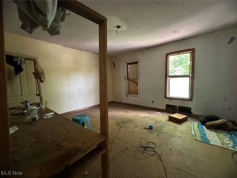 906 E Buchtel Avenue, Akron, OH 44305 Photo 10