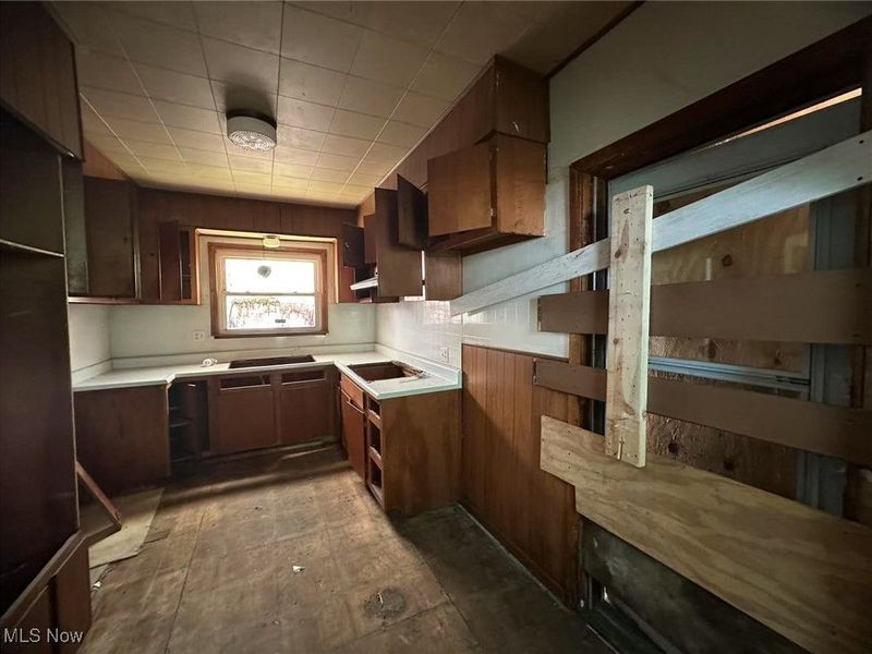 906 E Buchtel Avenue, Akron, OH 44305 Photo 11