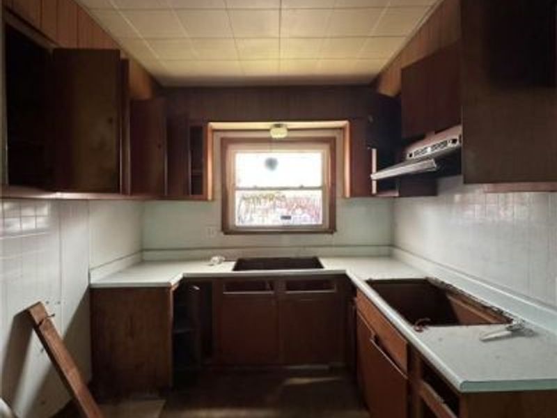 906 E Buchtel Avenue, Akron, OH 44305 Photo 12