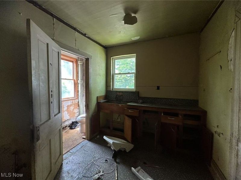 906 E Buchtel Avenue, Akron, OH 44305 Photo 20