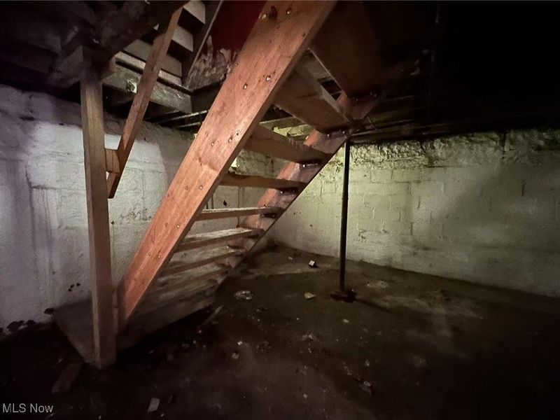 906 E Buchtel Avenue, Akron, OH 44305 Photo 22