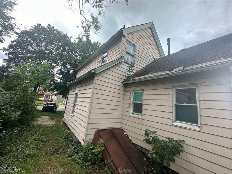 906 E Buchtel Avenue, Akron, OH 44305 Photo 33