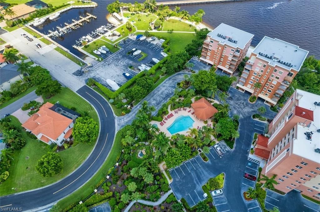 14817 Laguna Dr, Unit 403, Fort Myers, FL 33908 Photo