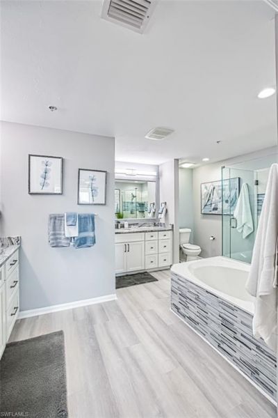 14817 Laguna Dr, Unit 403, Fort Myers, FL 33908 Photo