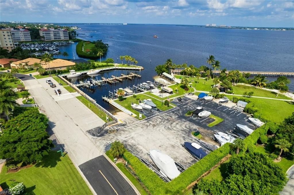 14817 Laguna Dr, Unit 403, Fort Myers, FL 33908 Photo