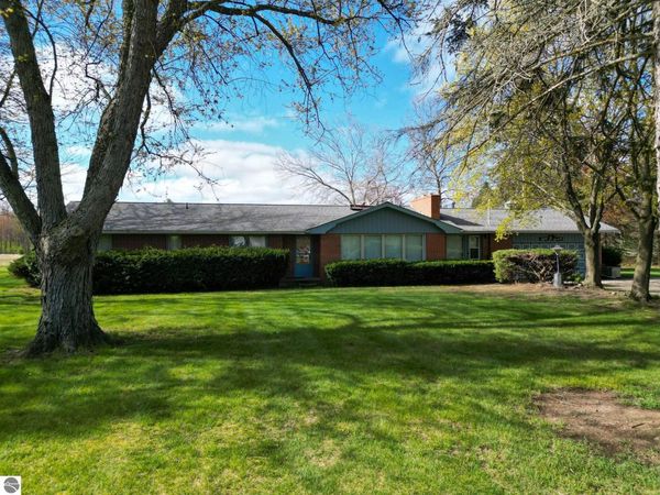 8670 Pickard Road E, Mt Pleasant, MI 48858
