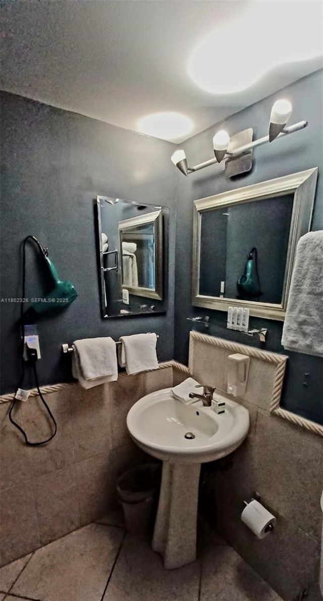 19201 Collins Ave, Unit 1105, Sunny Isles Beach, FL 33160 Photo