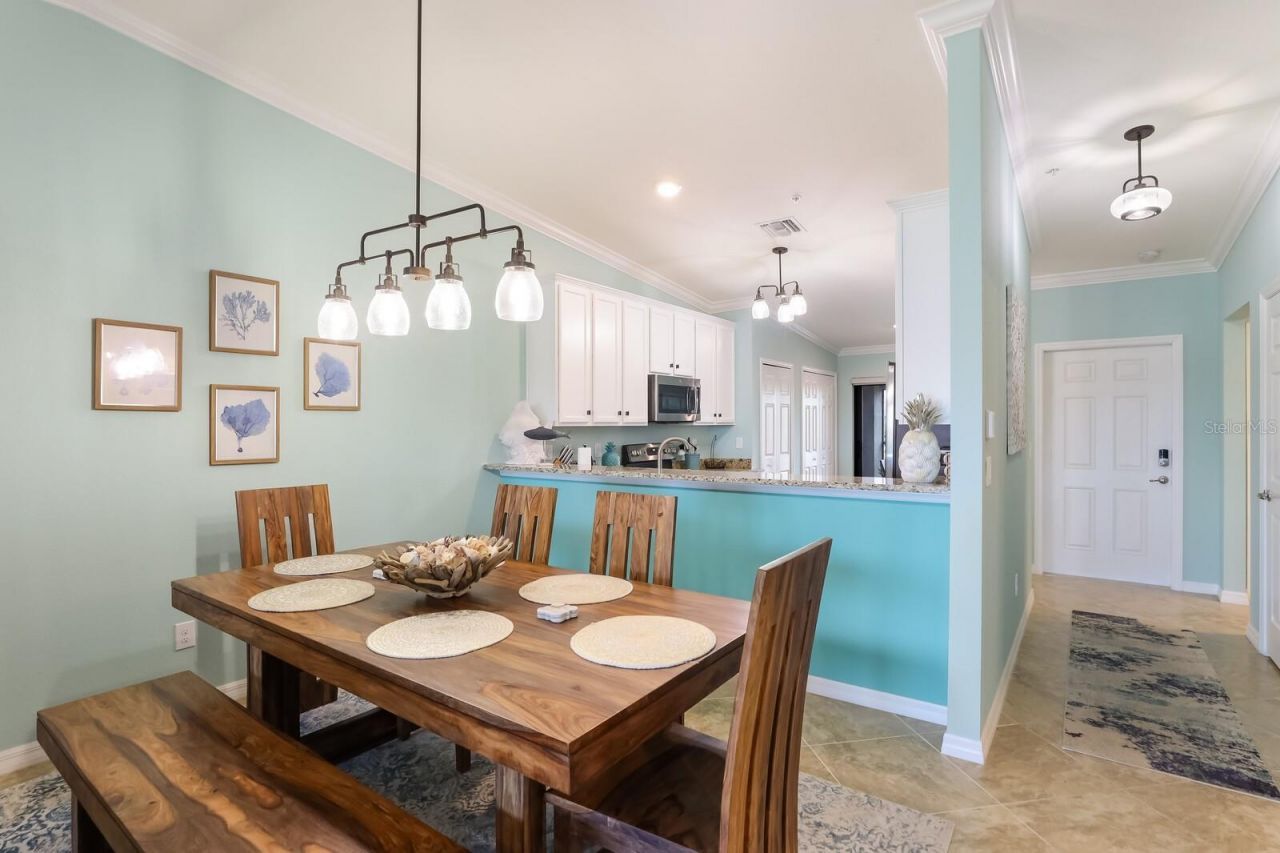 5557 Palmer Circle, Unit 202, Bradenton, FL 34211 Photo