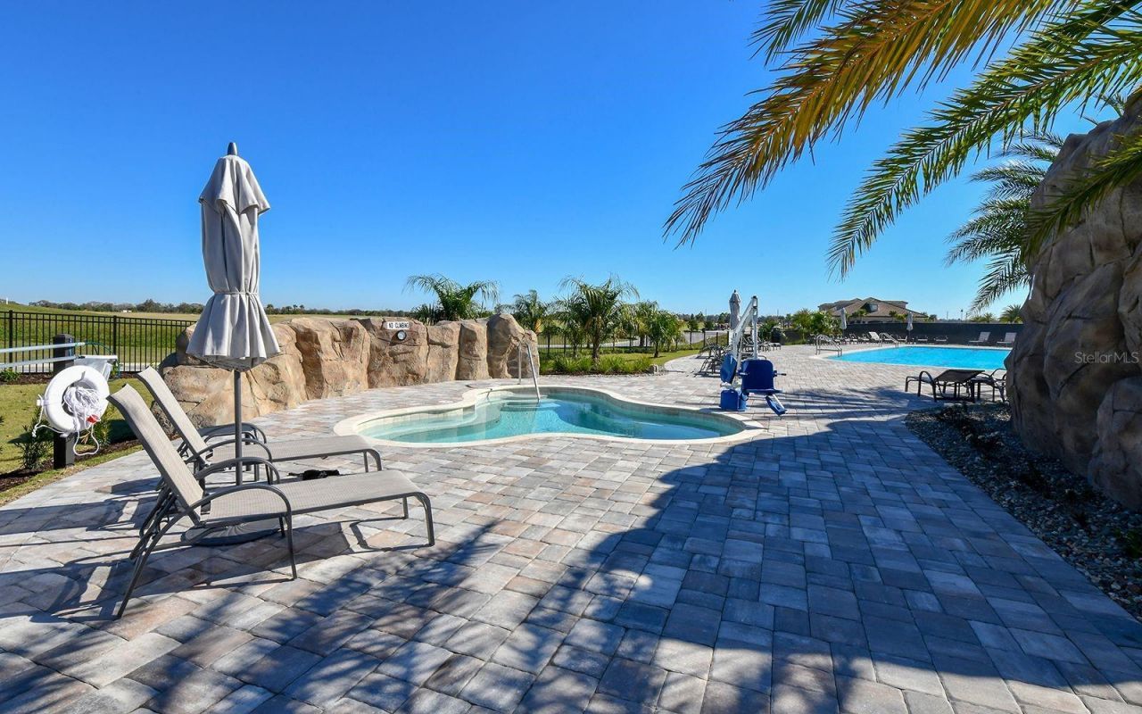 5557 Palmer Circle, Unit 202, Bradenton, FL 34211 Photo