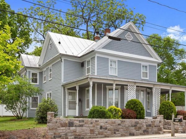 121 S CENTRAL ST, BROADWAY, VA 22815