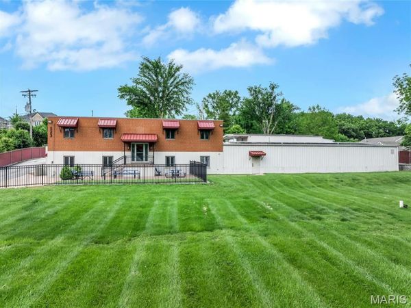 123 Cliff Cave Road, St Louis, MO 63129