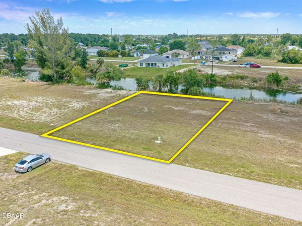 3023 NE 5th Place, Cape Coral, FL 33909