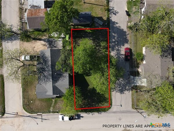 631 E Ireland Street, Seguin, TX 78155