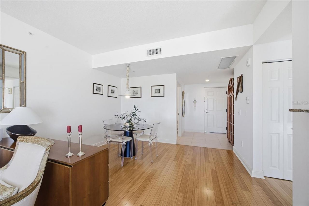 800 N Tamiami Trail, Unit 604, Sarasota, FL 34236 Photo